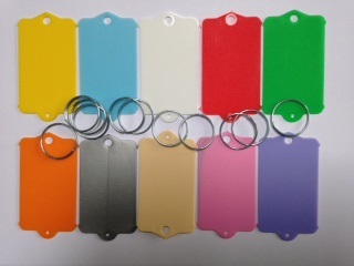 LOT DE 6 PORTE CLES AVEC ETIQUETTES - COULEURS